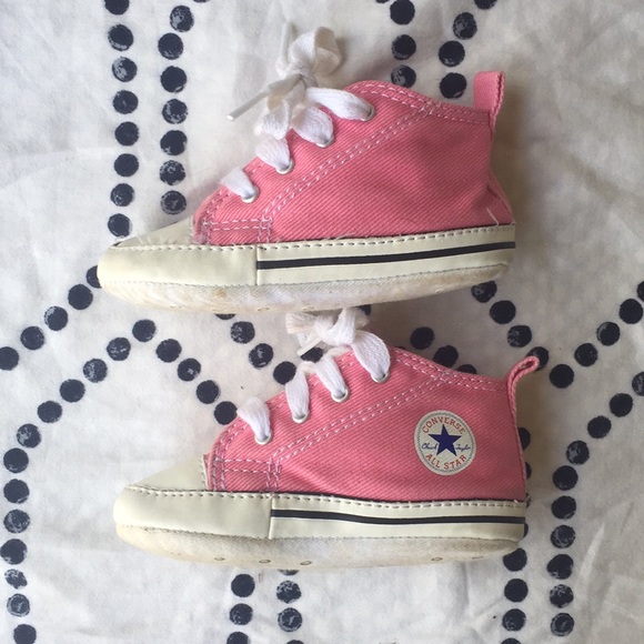 Infant Converse soft bottom shoes. Size 4 - Picture 2 of 5
